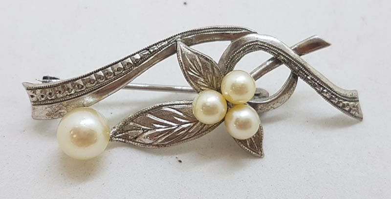 Sterling Silver Akoya Cultured Pearl Ornate Leaf Design Swirl Bar Brooch - Vintage