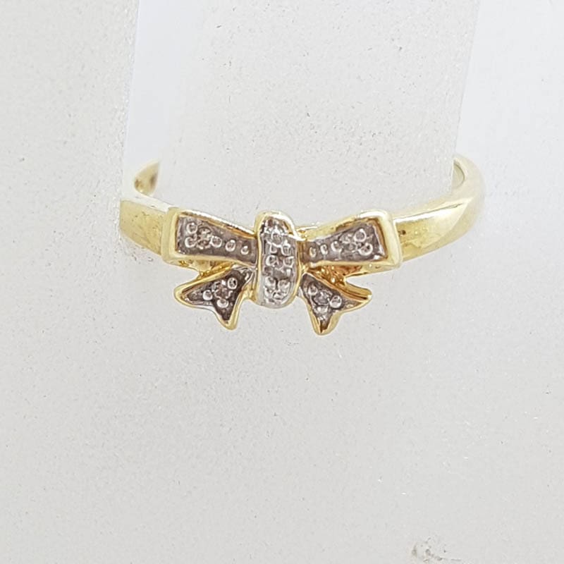 10ct Yellow Gold Diamond Bow Shape Ring