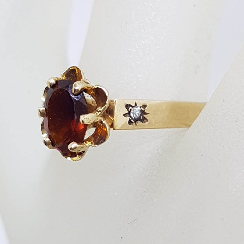 9ct Yellow Gold Oval Garnet with 2 Diamonds in a Flower Design Ring - Antique / Vintage