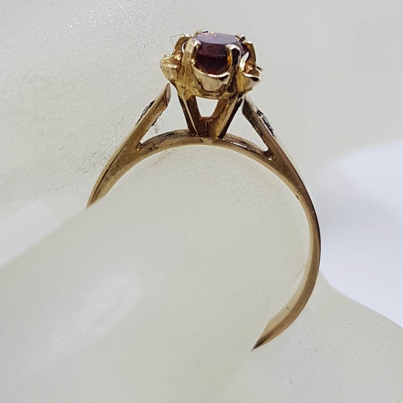9ct Yellow Gold Oval Garnet with 2 Diamonds in a Flower Design Ring - Antique / Vintage