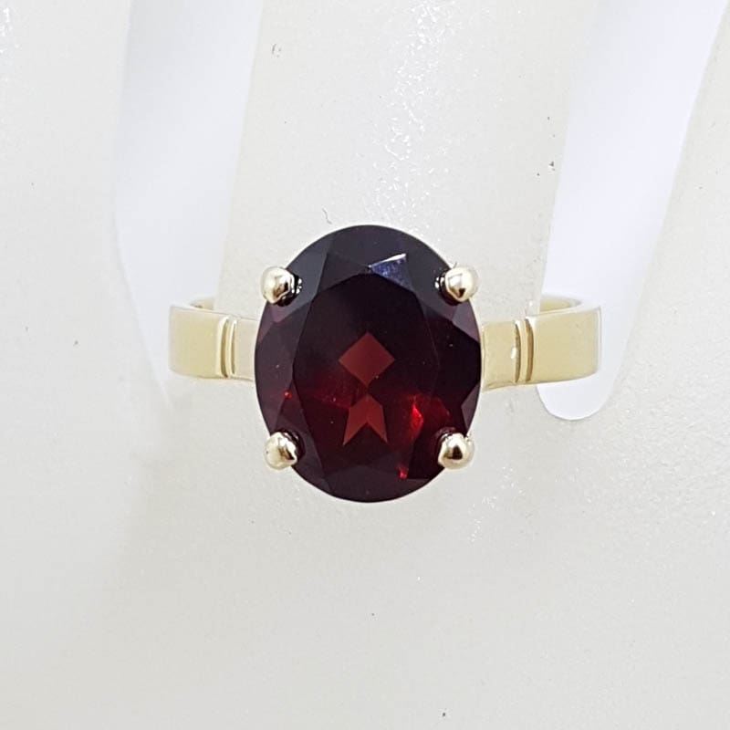 9ct Yellow Gold Oval Claw Set Garnet Ring