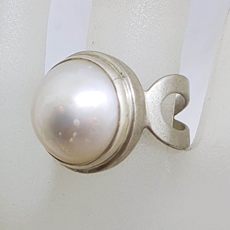 Sterling Silver Round White Mabe Pearl with Open Design Sides Ring