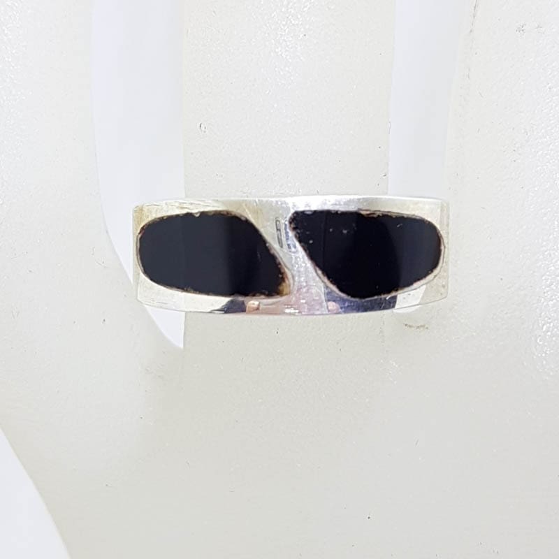 Sterling Silver Unusual Black Design Shaped Ring
