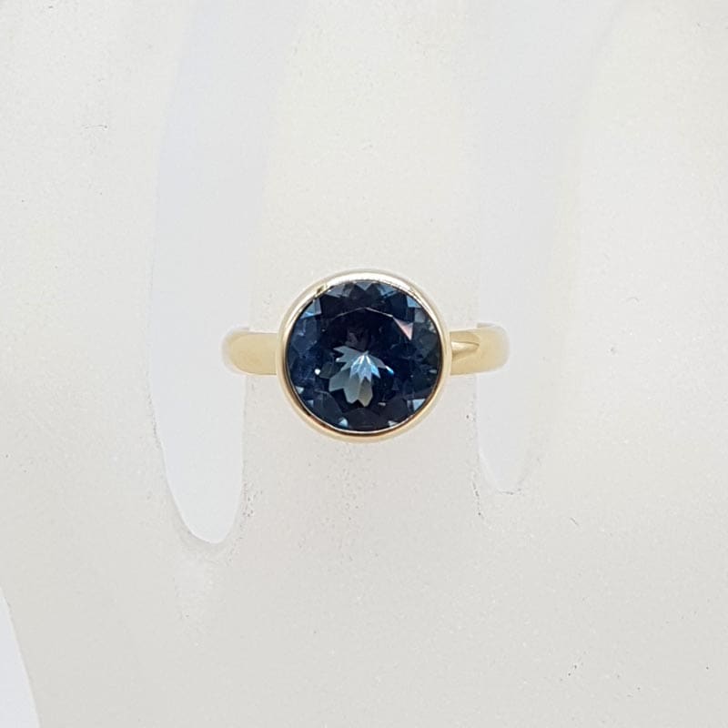 9ct Yellow Gold London Blue Topaz Round Bezel Set Ring
