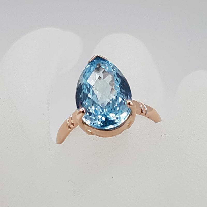 9ct Rose Gold Blue Topaz Large Claw Set Teardrop / Pear Shape Ring