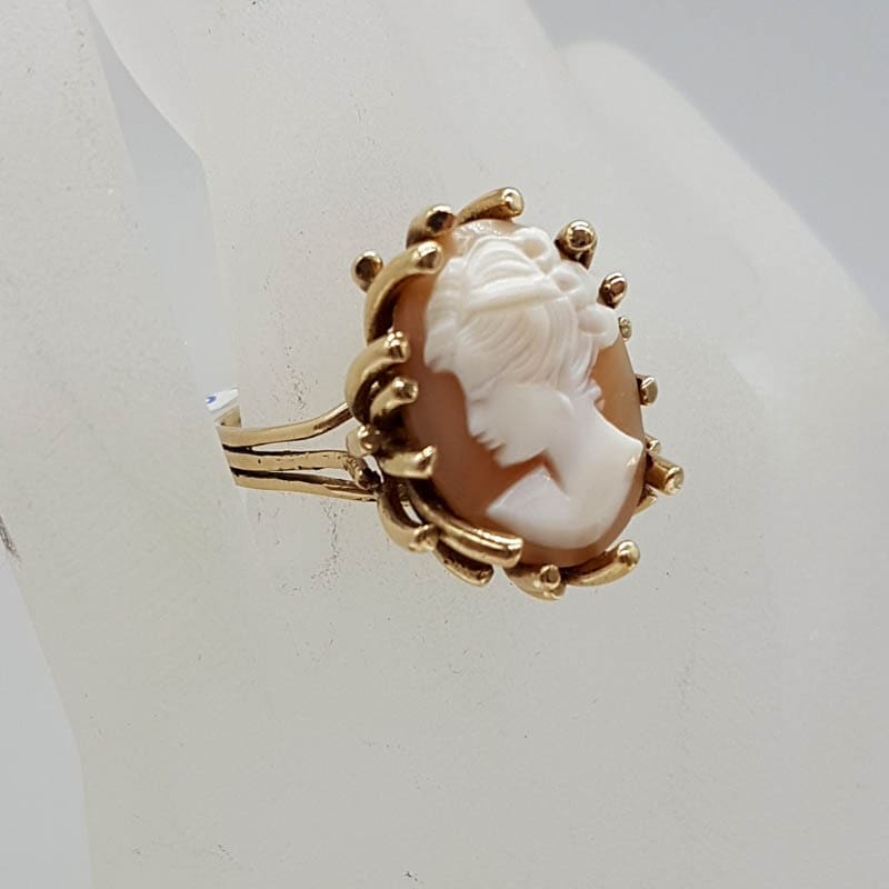 9ct Yellow Gold Large Oval Ladies Head Cameo Ring with Anemone Style Setting - Vintage / Antique