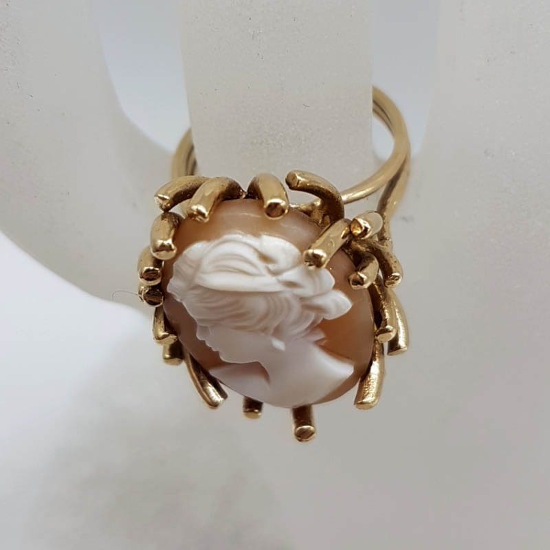 9ct Yellow Gold Large Oval Ladies Head Cameo Ring with Anemone Style Setting - Vintage / Antique