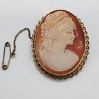 9ct Yellow Gold Oval Ladies Head Cameo Brooch with Twist Rim - Antique / Vintage