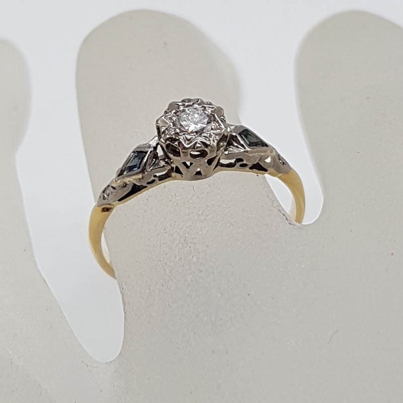 18ct Yellow Gold & Platinum Diamond Solitaire with Two Natural Sapphires along side in Antique / Vintage Ring