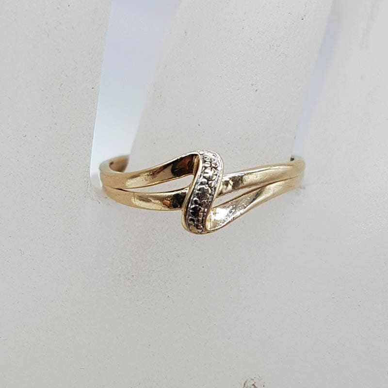 9ct Yellow Gold Diamond Zig Zag Twist Ring