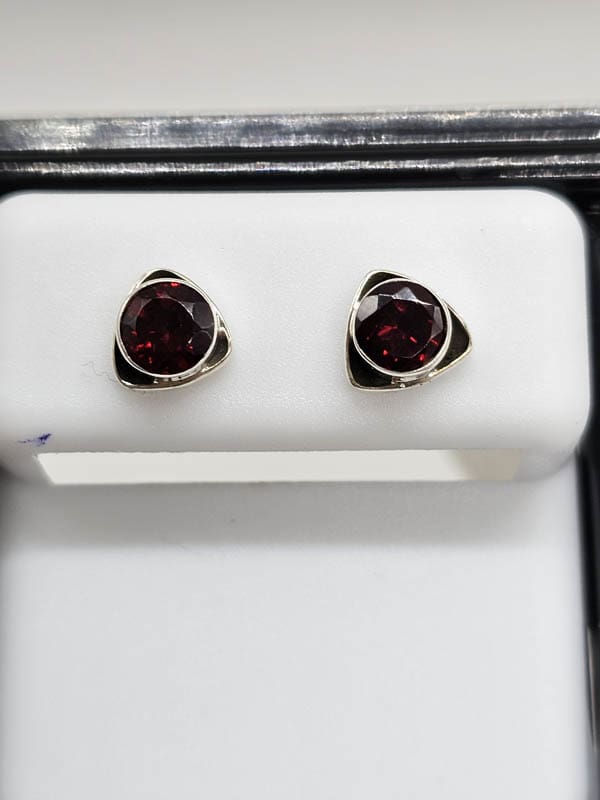Sterling Silver Garnet Round Bezel Set in Triangular Studs Earrings