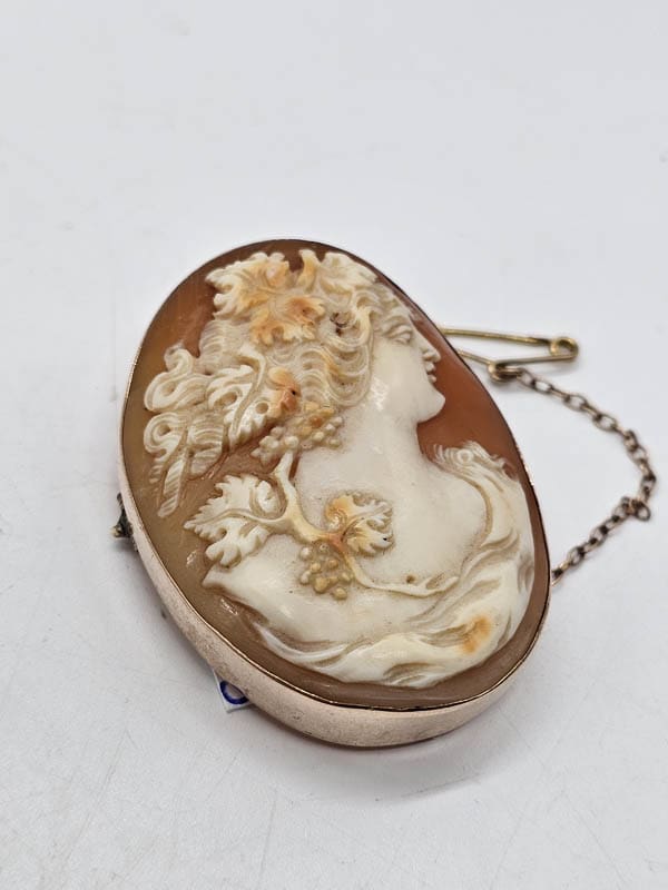 9ct Yellow Gold Cameo Large Very Ornate Ladies Head Brooch with Grape Leaf Design - Antique / Vintage