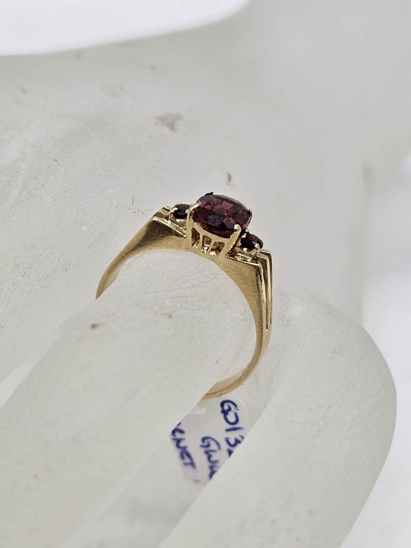 9ct Yellow Gold Garnet Oval with Round High Set Ring - Antique / Vintage