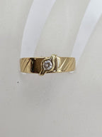 18ct Yellow Gold Diamond Set in Band with Pattern Ring - Gents Ring / Ladies Ring - Vintage