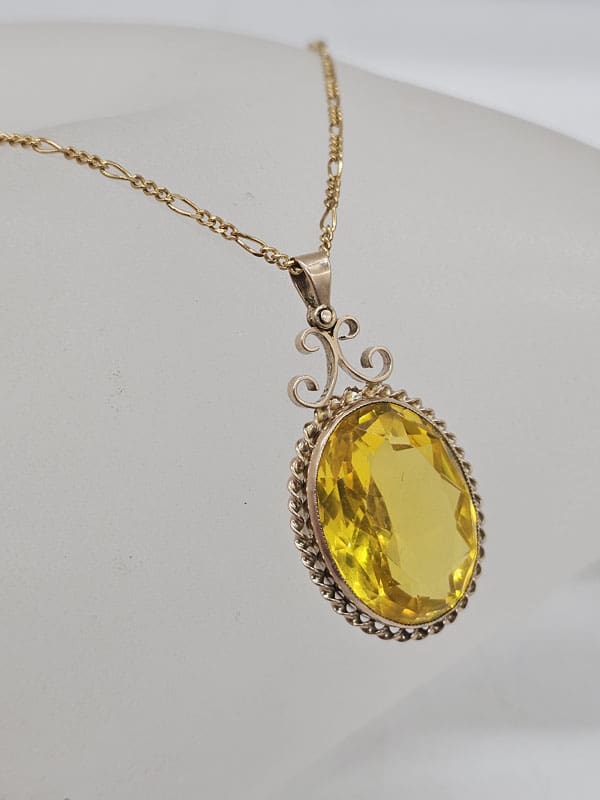 9ct Yellow Gold Large Yellow Oval with Twist Rim Pendant on Gold Chain - Antique / Vintage