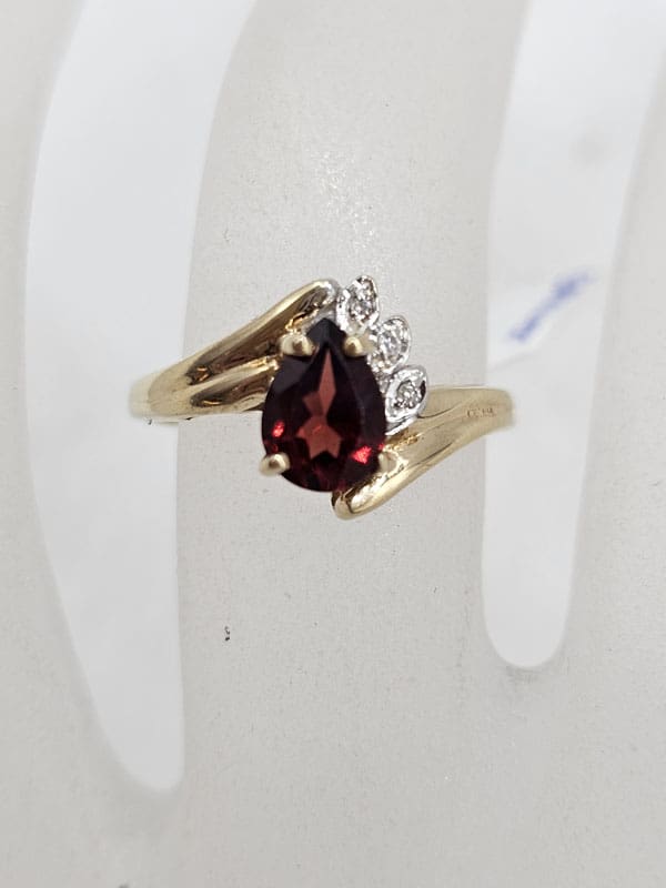 9ct Yellow Gold Garnet and Diamond Claw Set Teardrop / Pear Shaped Ring