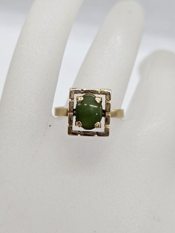 9ct Yellow Gold Oval Jade / New Zealand Green Stone in Rectangular Shape Ring - Antique / Vintage