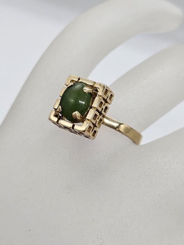 9ct Yellow Gold Oval Jade / New Zealand Green Stone in Rectangular Shape Ring - Antique / Vintage