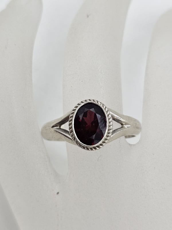 Sterling Silver Garnet Oval Twist Rim Ring - Vintage