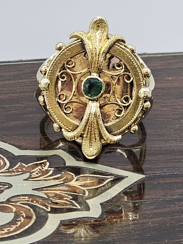 14ct Yellow Gold Very Large and Ornate Round Green Stone Ring - Antique / Vintage
