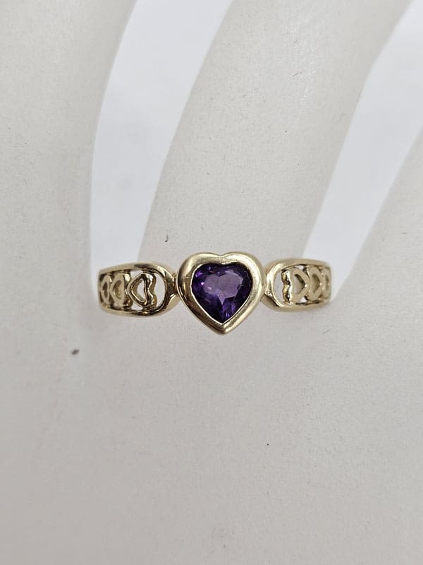 9ct Yellow Gold Amethyst Ornate Filigree Heart Shaped Ring