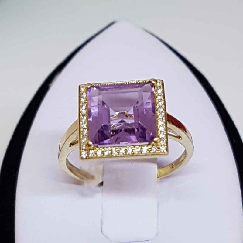 9ct Gold Square Ring Large Square cut Amethyst surrounded by small diamonds