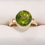 9ct gold ring with large circular faceted Peridot gem