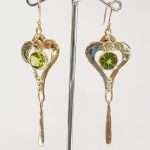 9ct gold featuring faceted round peridot gem in centre of gold heart and drop design