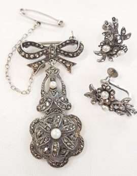 Sterling Silver Vintage Marcasite & Pearl Ornate Long Drop on Bow Brooch with Screw-On Earrings Set