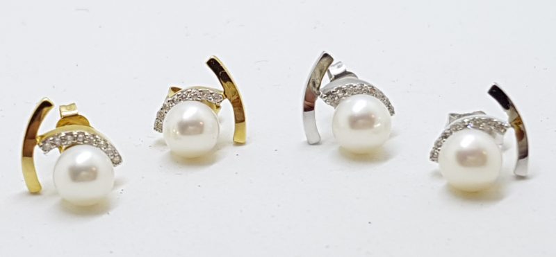 14ct Yellow Gold or White Gold Pearl and Diamond Studs / Earrings - Available in Yellow or White Gold 14ct Yellow Gold or White Gold Pearl and Diamond Studs / Earrings - Available in Yellow or White Gold