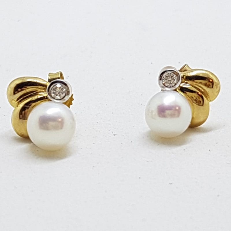 9ct Yellow Gold Pearl and Diamond Studs / Earrings 9ct Yellow Gold Pearl and Diamond Studs / Earrings