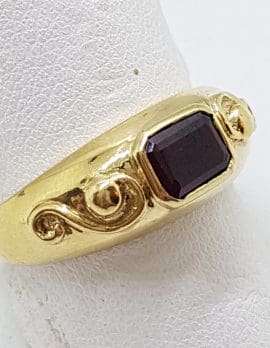 9ct Yellow Gold Rectangular Ornate Garnet Ring