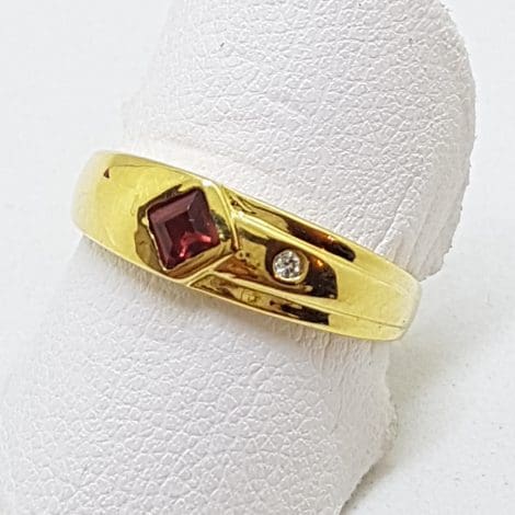 9ct Yellow Gold Garnet & Diamond Band Ring