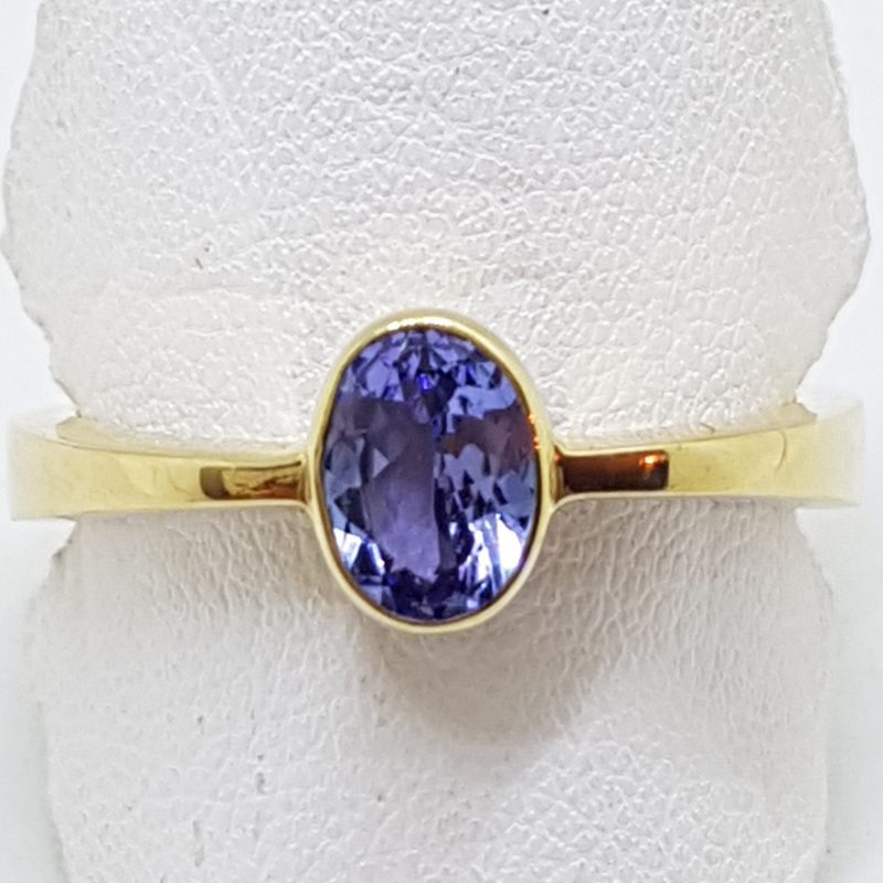 20200422_184719 9ct Yellow Gold Oval Bezel Set Iolite Ring