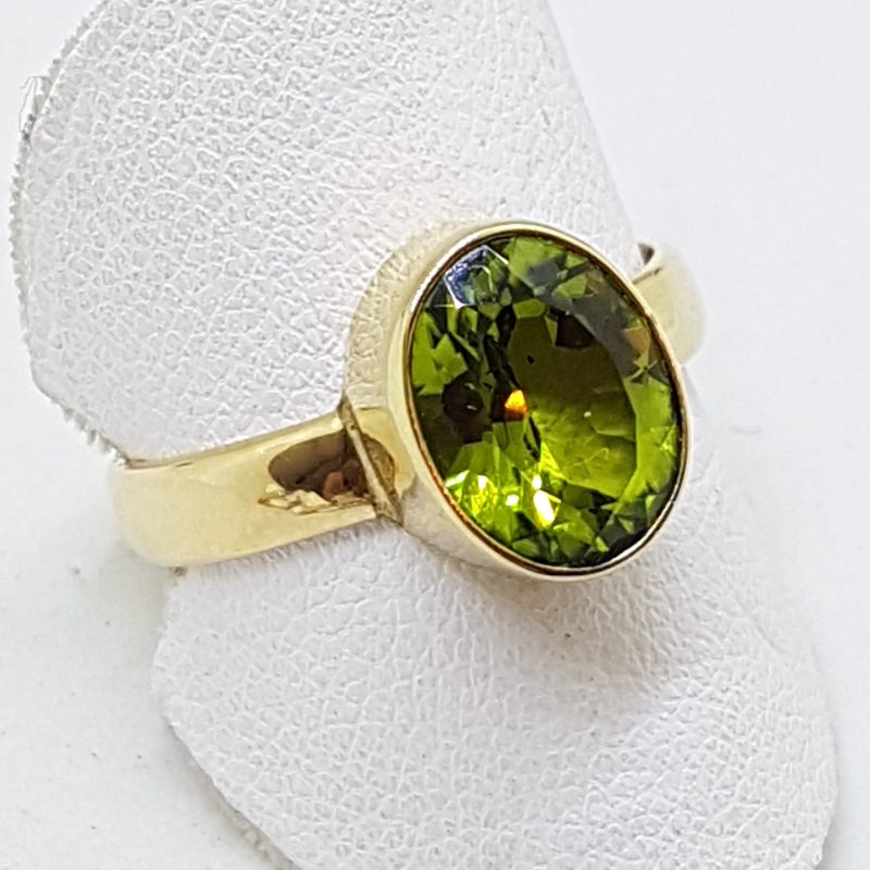 20200422_191013 9ct Yellow Gold Peridot Oval Bezel Set Ring