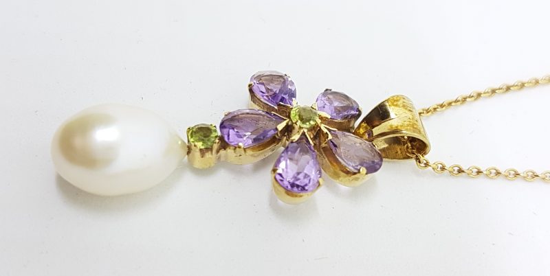 9ct Yellow Gold Pearl. Amethyst & Peridot Large Flower Pendant on Gold Chain