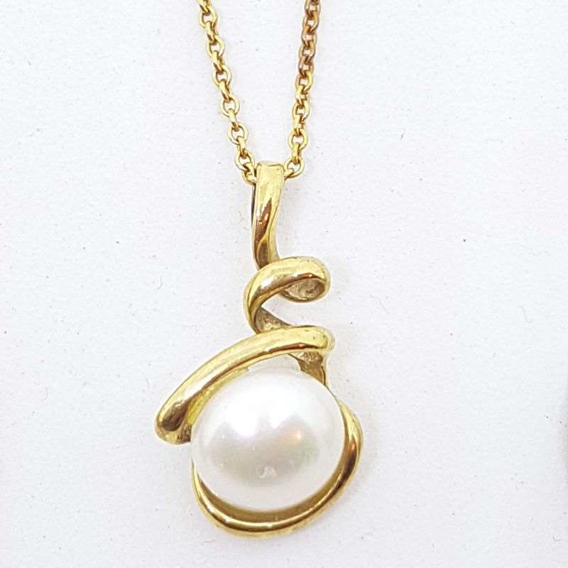 9ct Yellow Gold Pearl Twist Pendant on Gold Chain