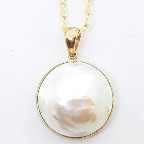 9ct Yellow Gold Large Round White Mabe Pearl Ornate Pendant on Gold Chain
