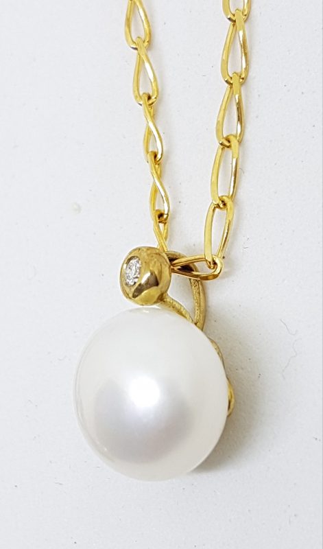 20200428_104241 9ct Yellow Gold Pearl & Diamond Pendant on Gold Chain