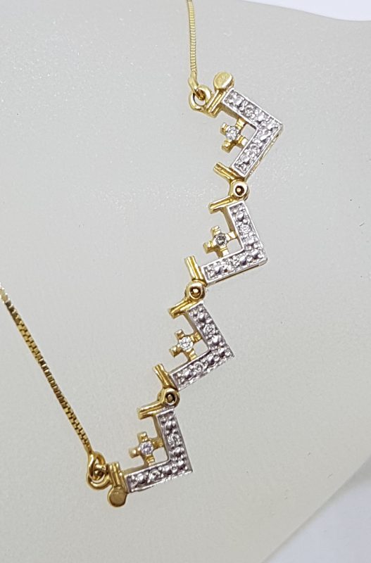 9ct Yellow Gold Diamond 2 in 1 Fold out Cross / Crucifix Necklace / Collier