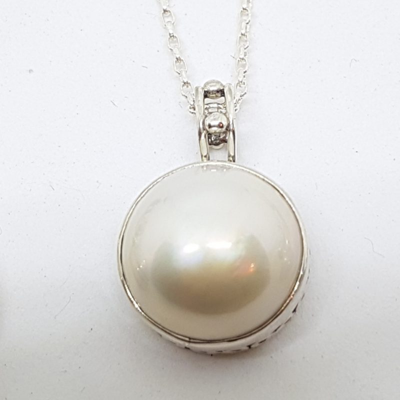 Sterling Silver Mabe Pearl Ornate Design Side Pendant on Chain