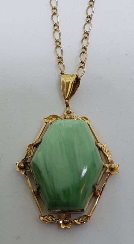 20200507_190713 9ct Yellow Gold Large Green Stone Ornate Floral Pendant on Gold Chain