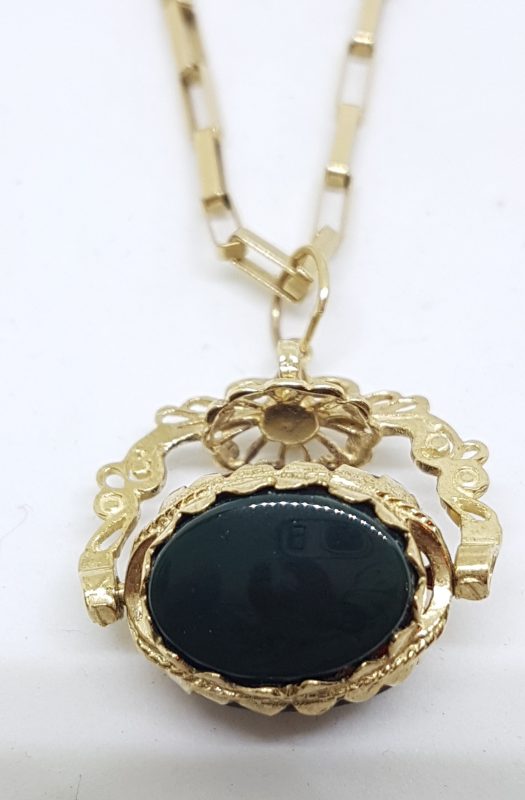 9ct Yellow Gold Ornate Carnelian, Bloodstone & Onyx Swivel Pendant on Gold Chain