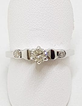 18ct White Gold 3 Round Diamond Engagement Ring