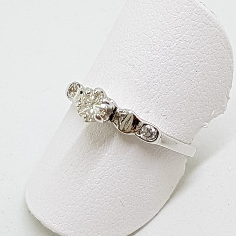 18ct White Gold 3 Round Diamond Engagement Ring