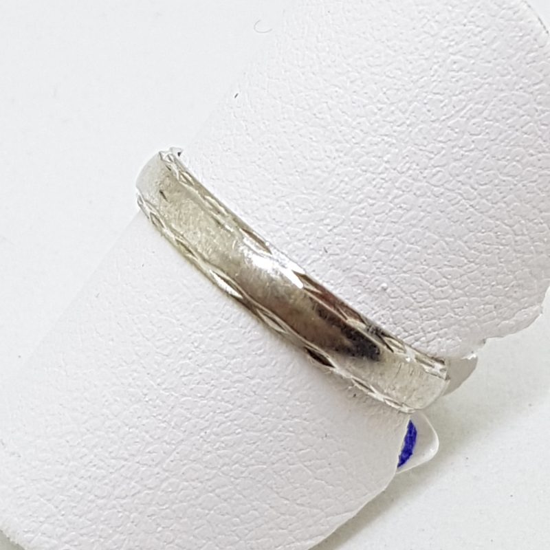 18ct White Gold Wedding Band with Pattern on Side