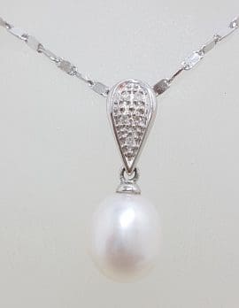 9ct White Gold Pearl & Diamond Drop Pendant on Gold Chain