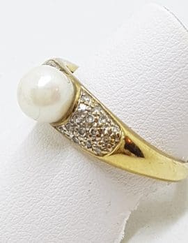 9ct Yellow Gold Pearl & Diamond Pave Set Ring
