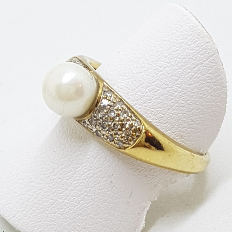 20200601_191914 9ct Yellow Gold Pearl & Diamond Pave Set Ring
