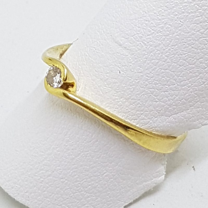18ct Yellow Gold Solitaire Diamond Twist Ring